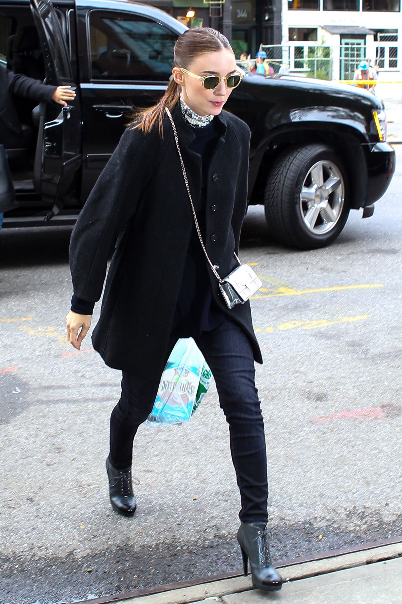 rooney-mara-autumn-style-out-in-new-york-city-october-2015_4