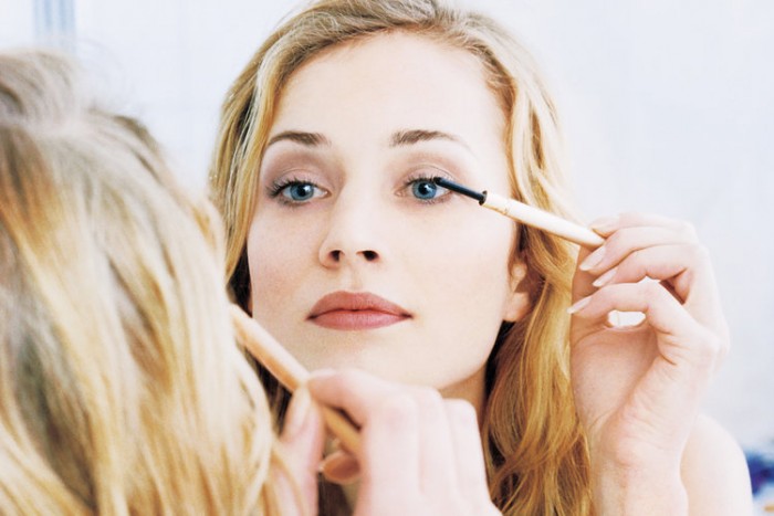 Tips Gunakan Makeup Di Pesawat